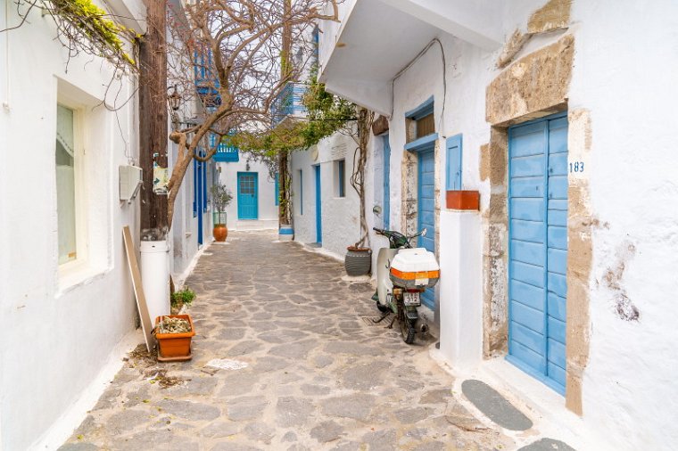 002 Milos, Plaka.jpg